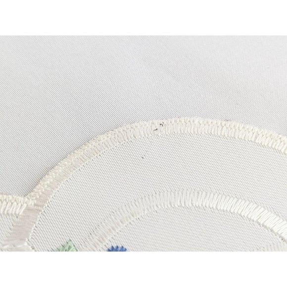 White Floral Table Linens Set of 4 Embroidered Spring Flowers Springtime Runner - Picture 9 of 10